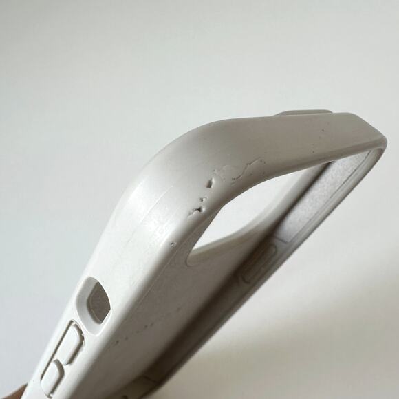 OTOFLY iPhone 14 Pro Silicone Case Bone Grey - Picture 4 of 4